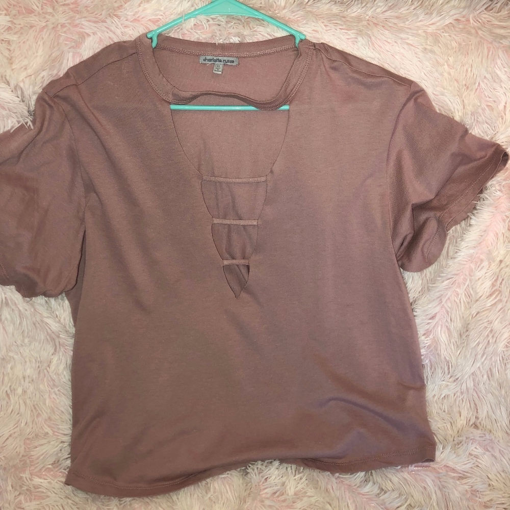 Low cut tee shirt with cutout design